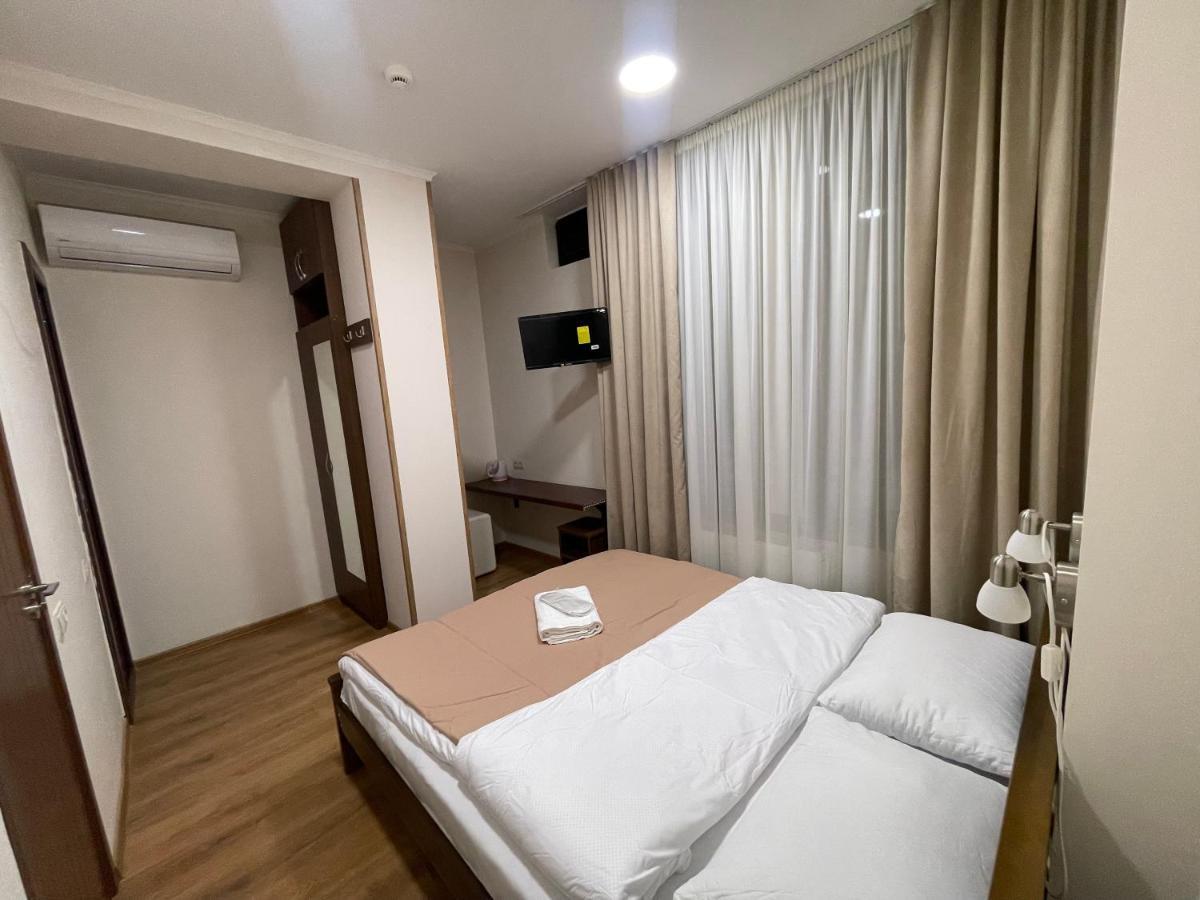 Art Family Hotel Tiflis Oda fotoğraf