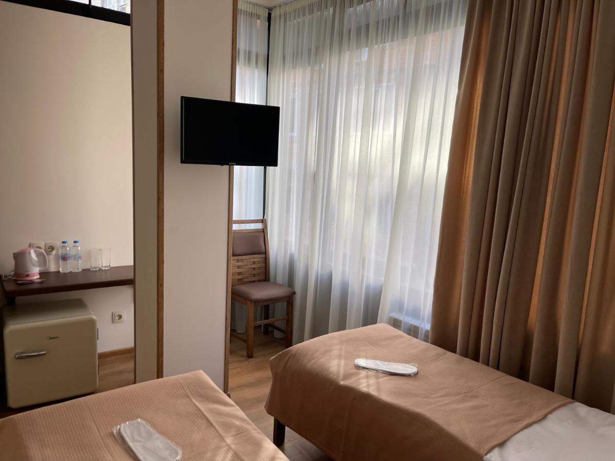 Art Family Hotel Tiflis Oda fotoğraf